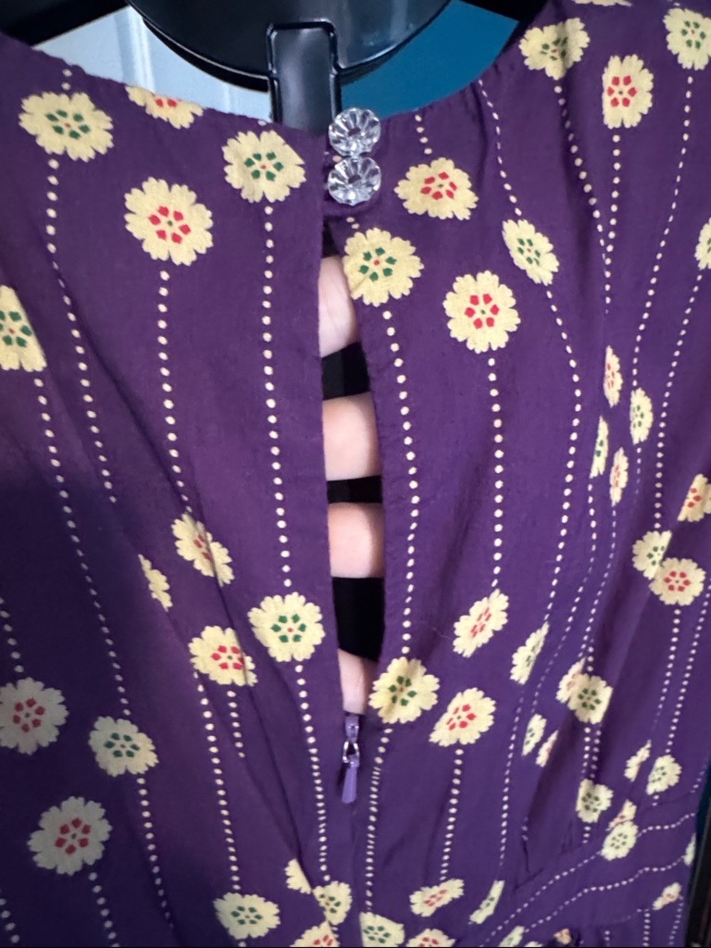 Sleeveless Purple Floral Midi Dress with Yellow Daisy Pattern - Picture 4 of 13